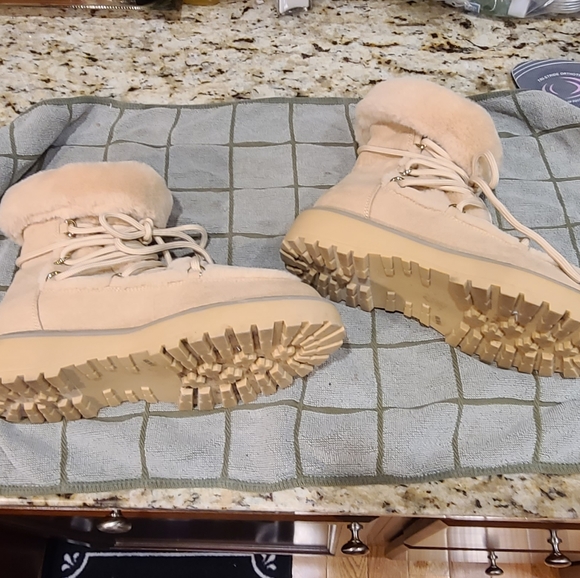 Cute & Like New! - Picture 8 of 16